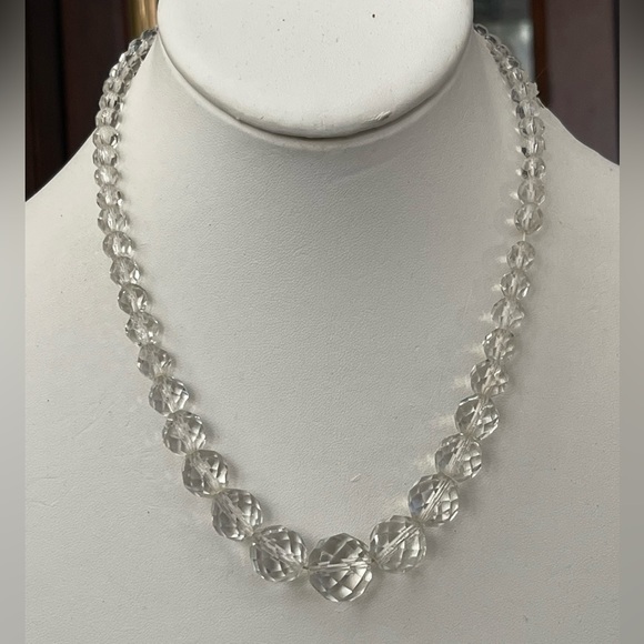 Vintage Jewelry - 1940s faceted genuine rock crystal graduated bead necklace